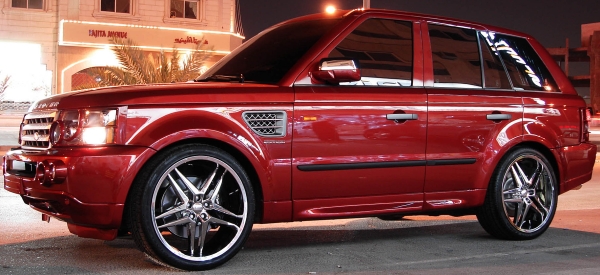 2006 Range Rover on DUB Dirty Dog 5 Chrome Wheels