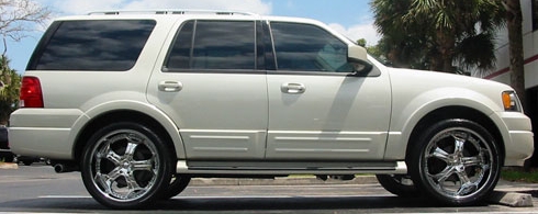 Niche GT Chrome Alloy Wheels on Lincoln Navigator