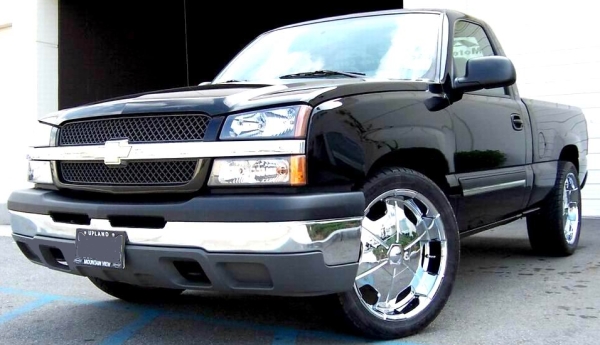 22 in. Xon Cyclopes on 2004 Chevrolet Silverado