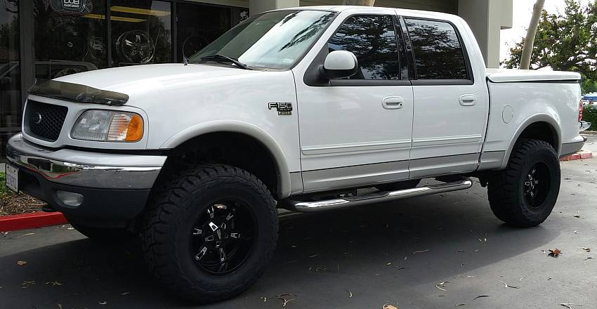 Moto Metal MO951 Black Wheels on Toyota Tundra