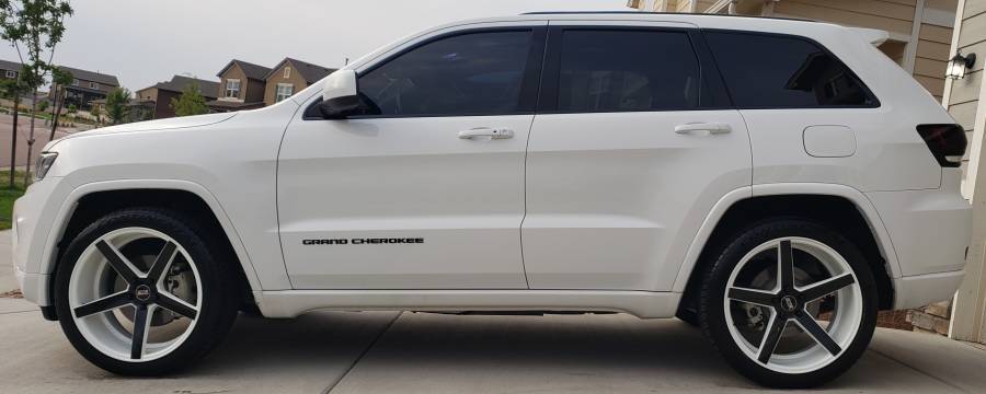 Jeep Grand Cherokee on STR-607 Black & White Rims