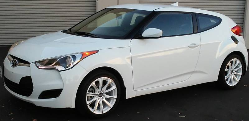 G-Line G1026 White Wheels on Hyundai Veloster