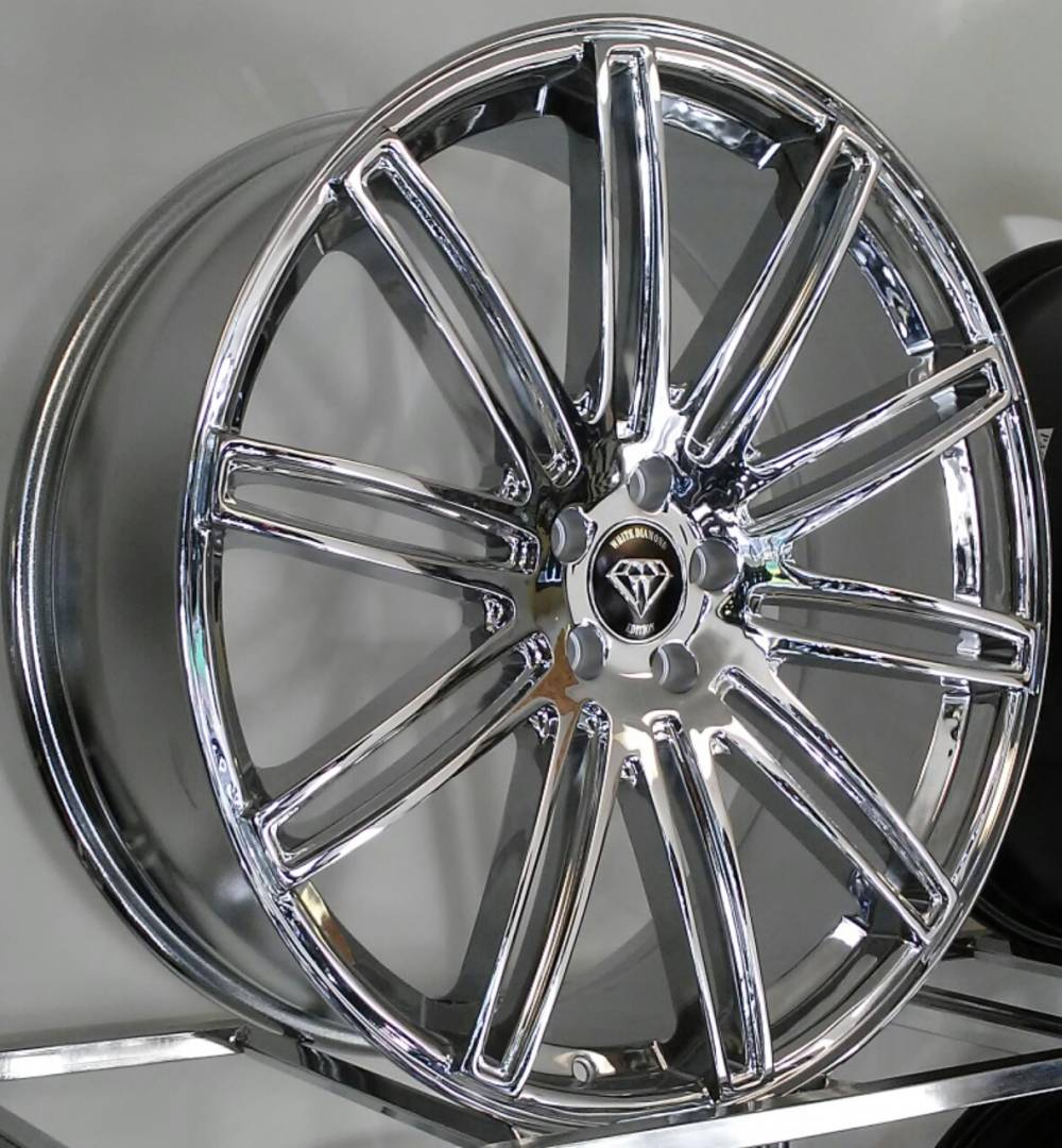 White Diamond 1043<br>Chrome Wheels